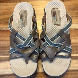 Skechers Women's 9 Reggae Soundproof  Outdoor Lifestyle Thong Sandals Brown